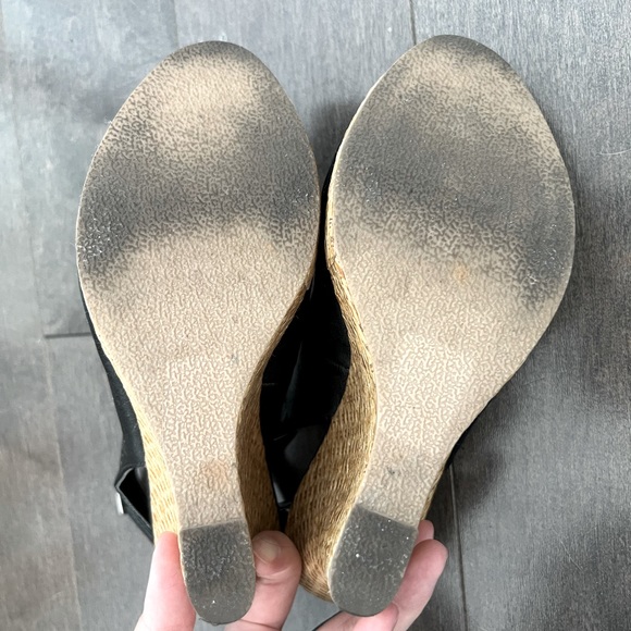 Le Chateau Black Leather Wedge Heels, size 5 - Picture 5 of 5